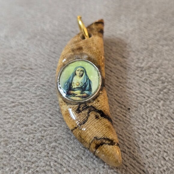 Hand Carved Crescent Moon Pendant with Immaculate Heart of Mary Medal - Picture 3 of 9